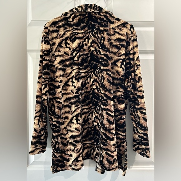 Women's Tiger Print Tunic Blouse Size 1X Animal Casual Mature Preppy Festive - Picture 2 of 6